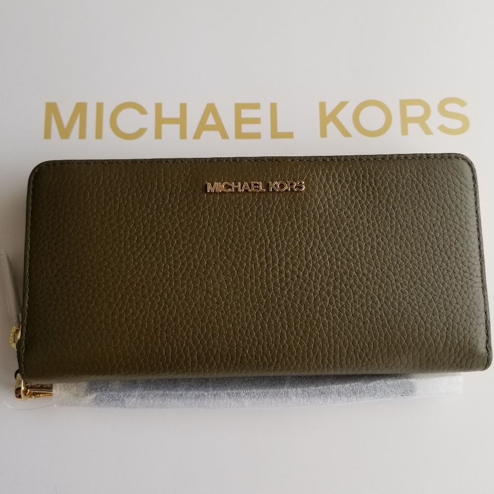 New Michael Kors Wallet/Wristlet